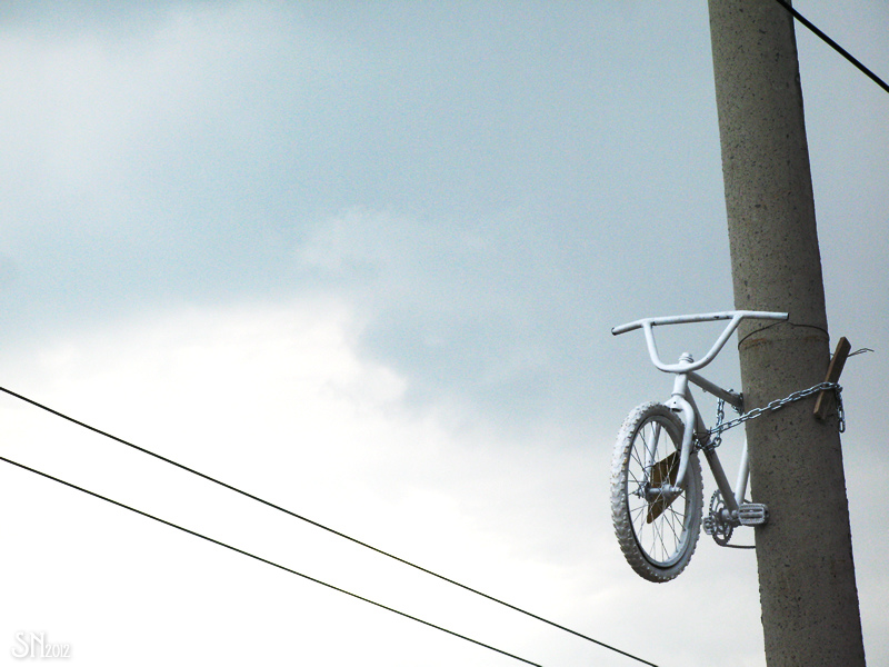 Bicicleta blanca en algún punto de la ciudad. Foto: Supernova/Flickr