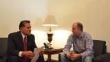 Augusto Valencia fue recibido por Arturo Zamora. El regidor de Movimiento Ciudadano indicó que Héctor Robles ya mostró su incapacidad para brindar seguridad a los zapopanos. FOTO: Conrado Romo.
