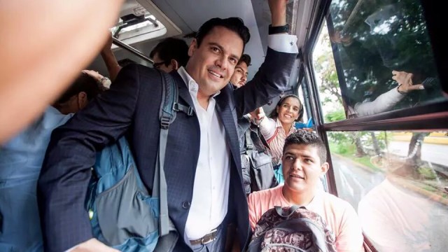 Aristoteles en el camion