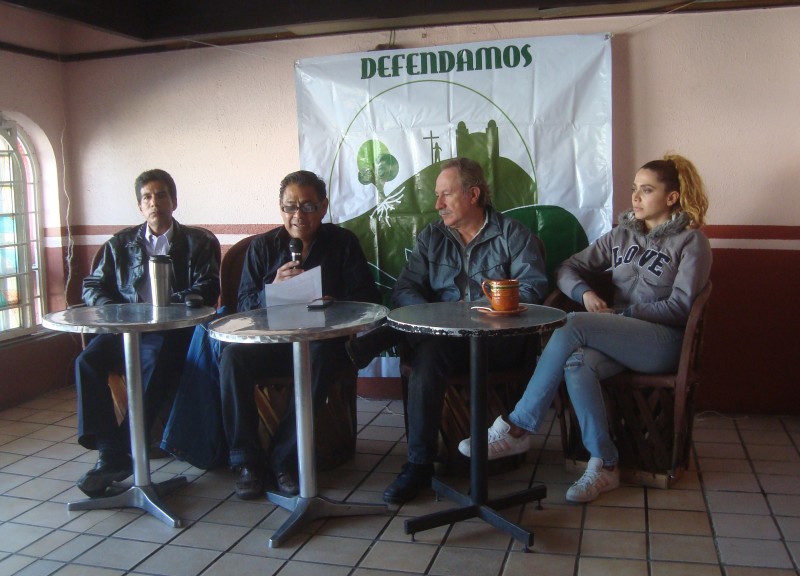 Representantes del colectivo "Defendamos el Cerro de la Reina" anunciaron en rueda de prensa que les fue otorgada una suspensión provisional para el proyecto Yolkan. Foto: Adrián Carrera.