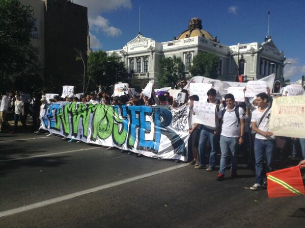 Marcha de Luto e Indignación de la Universidad de Guadalajara.
