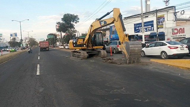 Trabajos en carriles laterales de López Mateos por parte del Ayuntamiento de Zapopan. Foto: Ayuntamiento de Zapopan