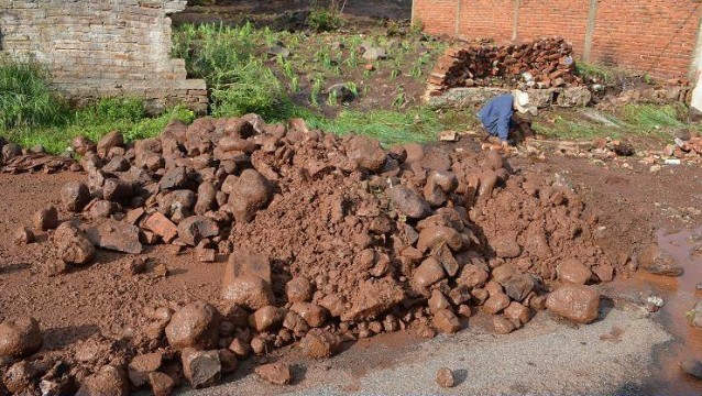 Toneladas de lodo y piedras quedaron a media calle en la localidad de Capilla de Milpillas Foto: Ayuntamiento de Tepatitlán