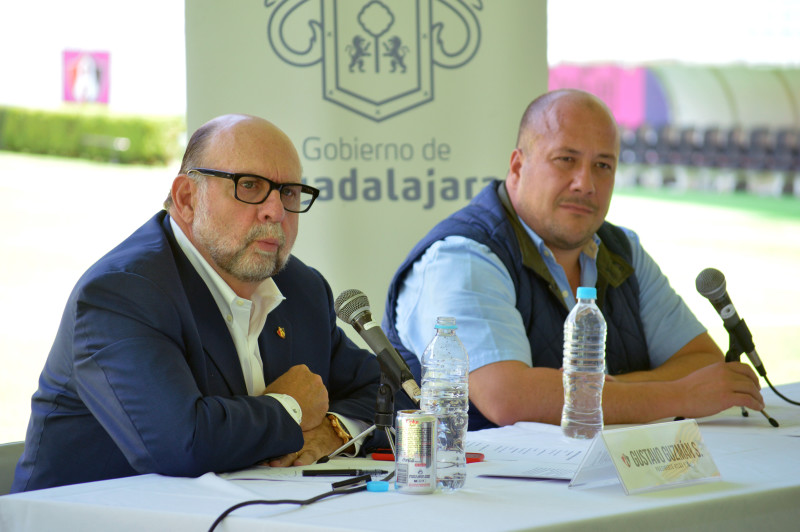Gustavo Guzmán, presidente del Atlas, y Enrique Alfaro, Alcalde de Guadalajara, en el Estadio Jalisco. Foto: Arturo Guzmán Siordia