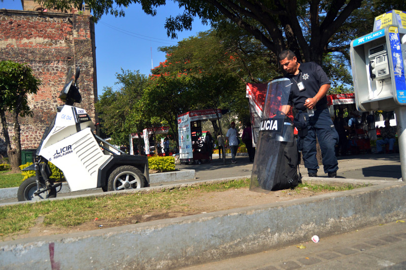 El operativo antiambulantes inició a las cuatro de la mañana con 200 elementos municipales de Seguridad Pública. Foto: Arturo Guzmán.