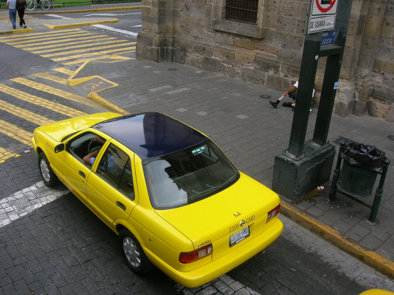 Taxi en Guadalajara. Foto: andresmh/flickr