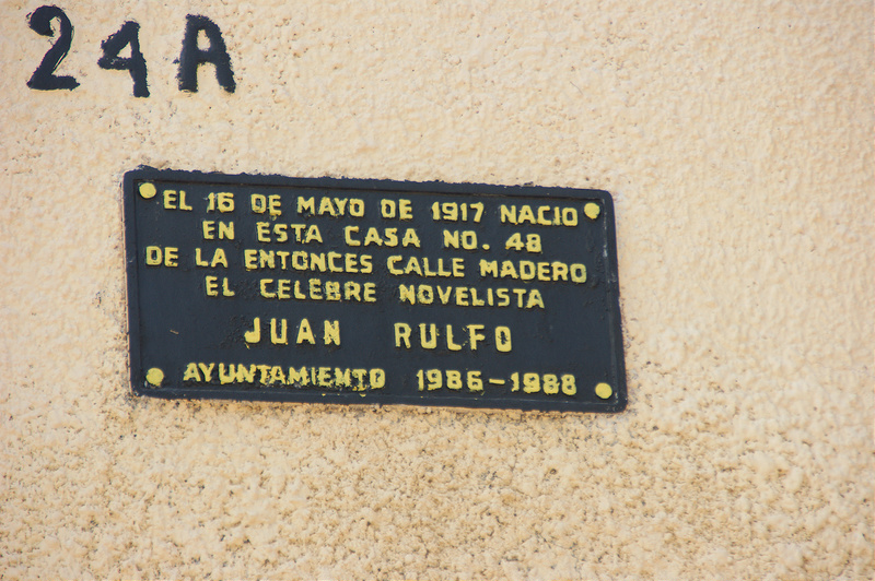 Placa en la casa donde supuestamente nació el escritor Juan Rulfo. Foto: LIKE 0 Oasisantonio/Flickr