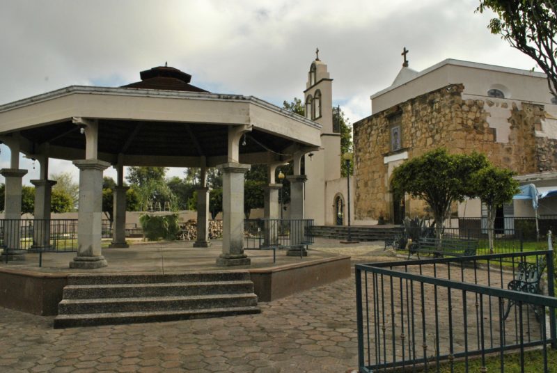 Plaza pública de Santa Cruz de las Huertas, en Tonalá. Foto: Miriam Jiménez.